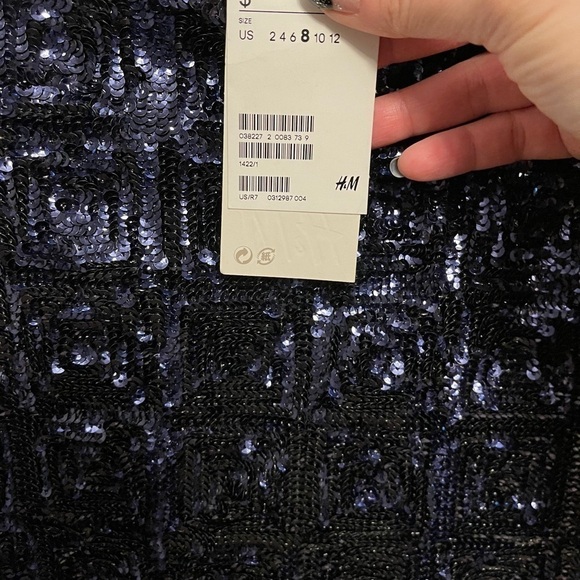 Square stitched sequin mini skirt - Picture 5 of 10